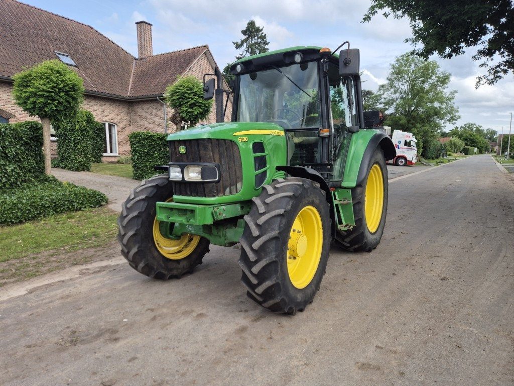 2010 John Deere 6130